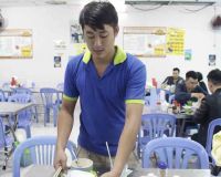 Giảng Viên Hà Nội Vào Sài Gòn Bán Bún, Cưu Mang Nhiều Phận Đời