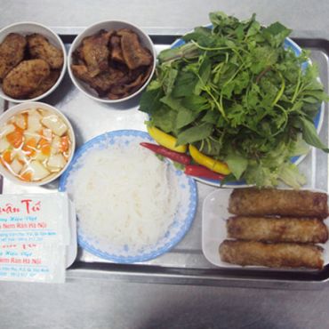 Bún Chả Xuân Tứ - Địa chỉ quán bún chả Hà Nội ngon ở Sài Gòn