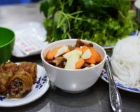 Quán Bún Chả Hà Nội Giữa Sài Thành Giúp Người Lầm Lỡ Làm Lại Cuộc Đời